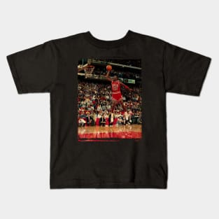 michael jordan dunk vINTAGE Kids T-Shirt